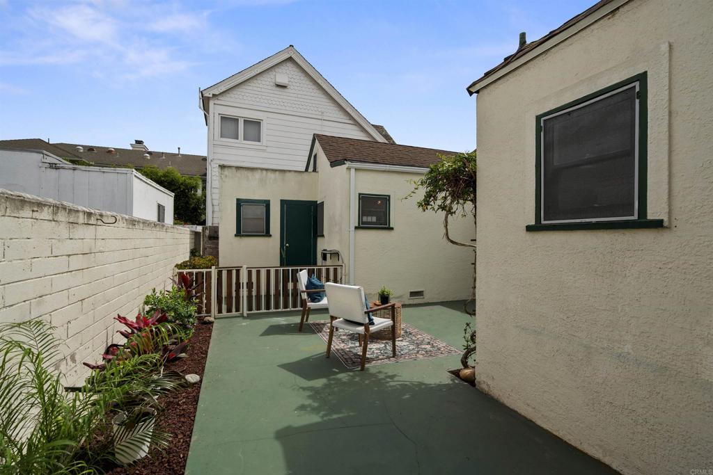 1011 Flora Avenue