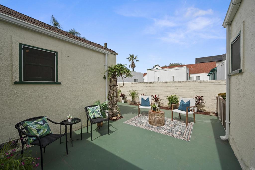 1011 Flora Avenue