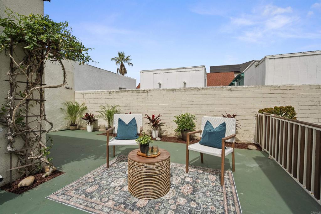 1011 Flora Avenue