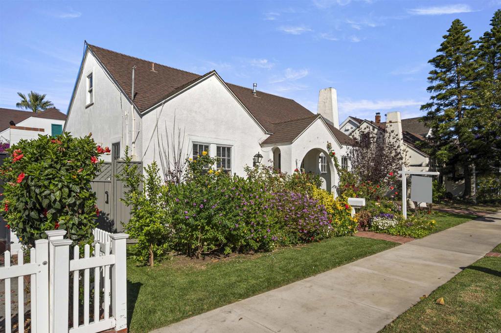 1007 flora Avenue