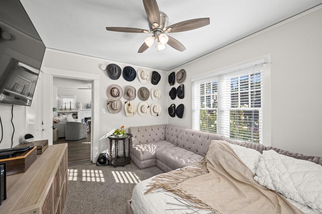 1007 flora Avenue