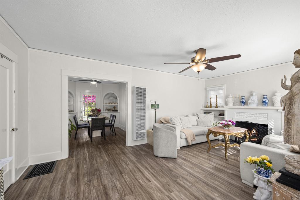 1007 flora Avenue