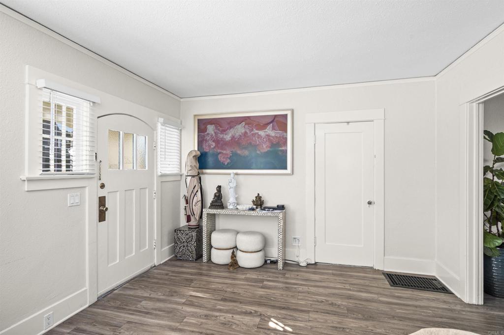1007 flora Avenue
