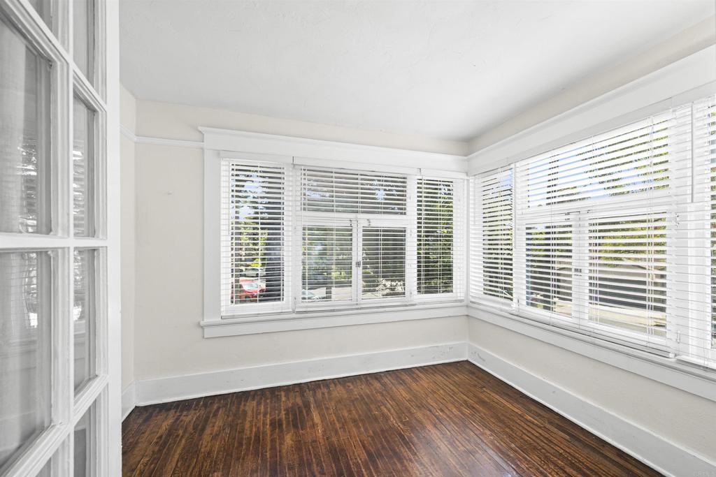 1050 Adella Avenue