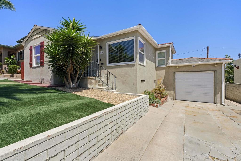3219 Goldfinch Street