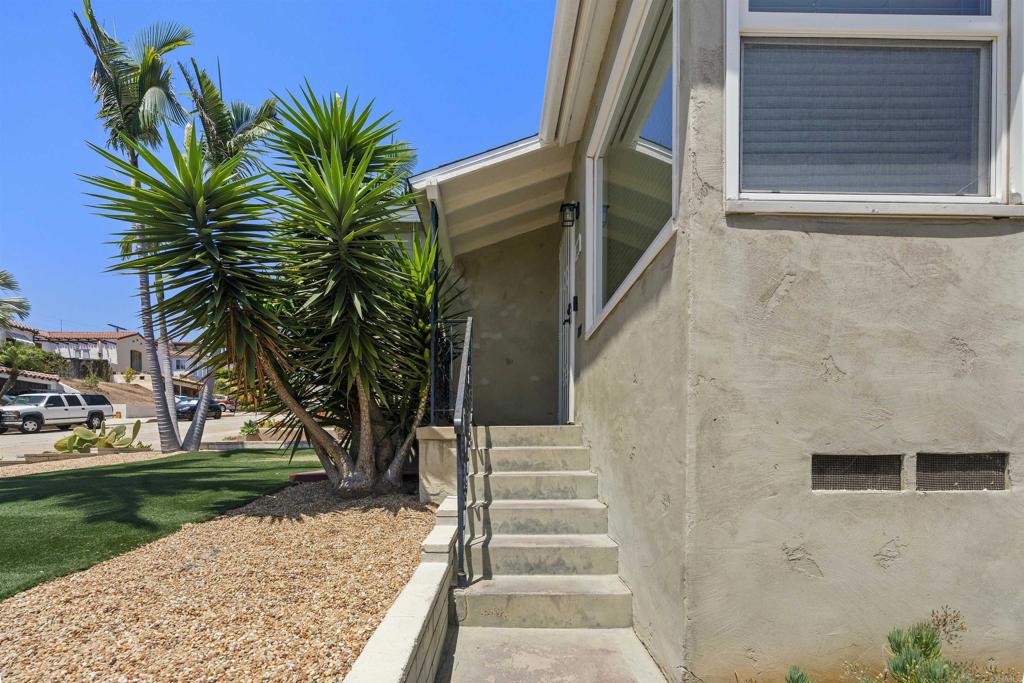 3219 Goldfinch Street