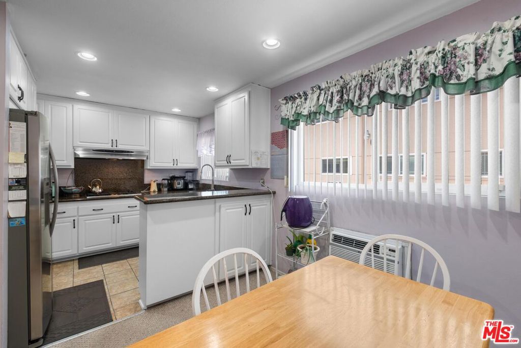 5215 Sepulveda Boulevard 24C