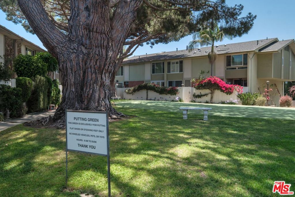 5215 Sepulveda Boulevard 24C