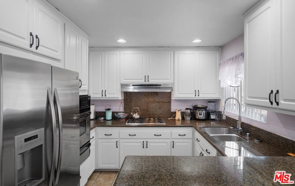 5215 Sepulveda Boulevard 24C