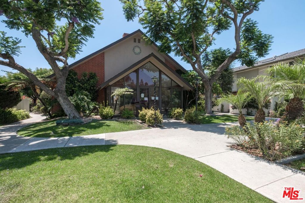 5215 Sepulveda Boulevard 24C