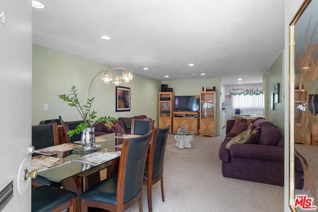 5215 Sepulveda Boulevard 24C