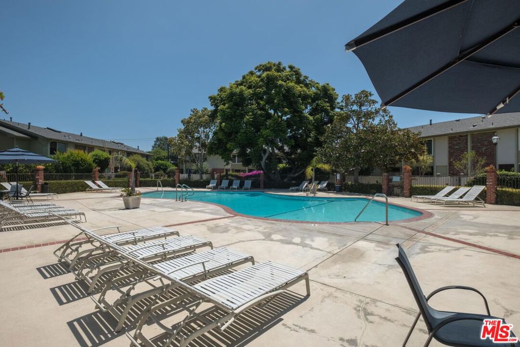 5215 Sepulveda Boulevard 24C