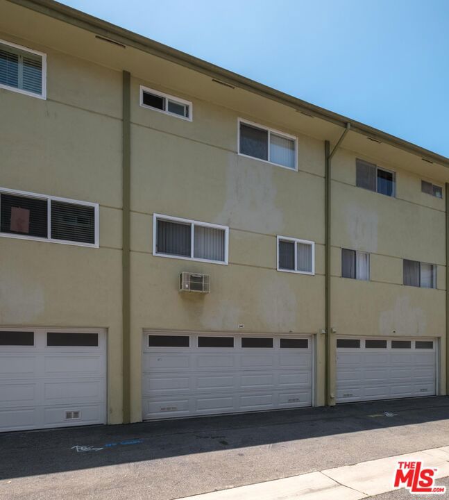 5215 Sepulveda Boulevard 24C