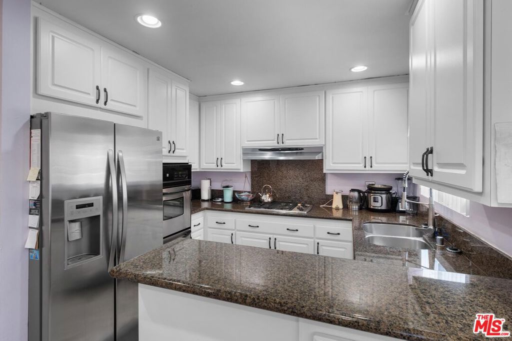 5215 Sepulveda Boulevard 24C