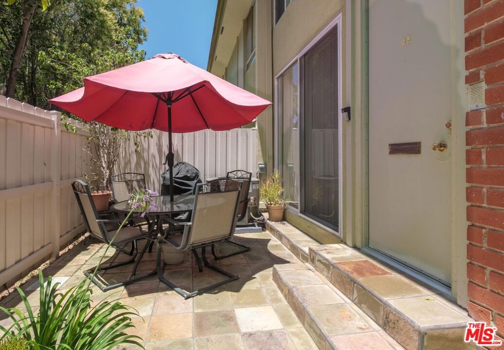 5215 Sepulveda Boulevard 24C