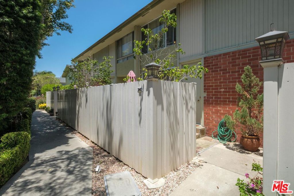 5215 Sepulveda Boulevard 24C