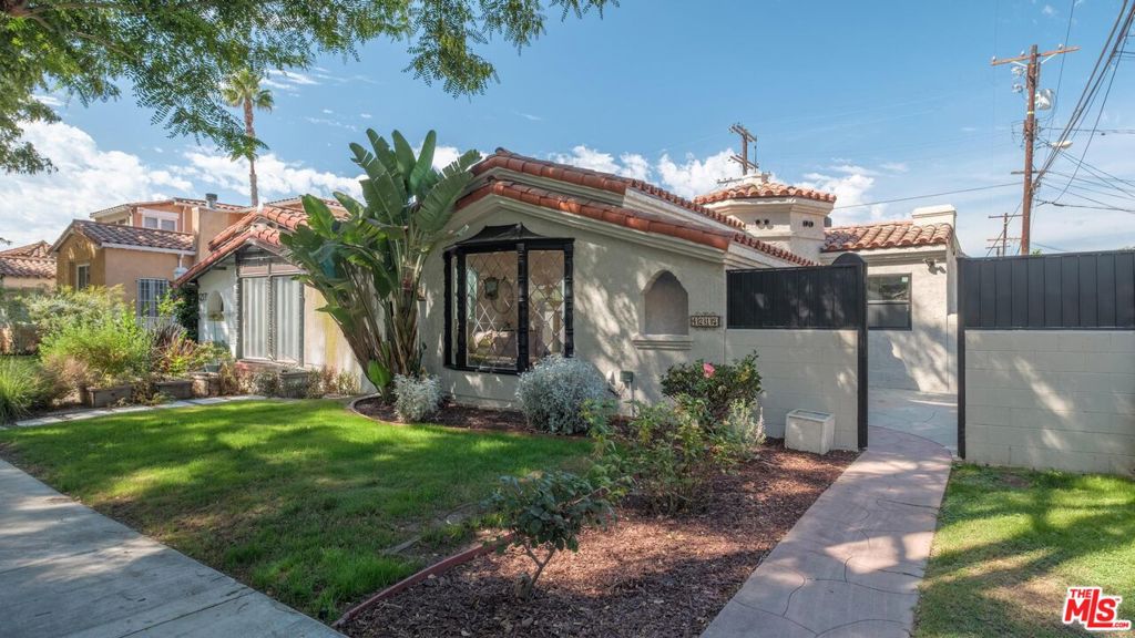 4215 S Norton Avenue