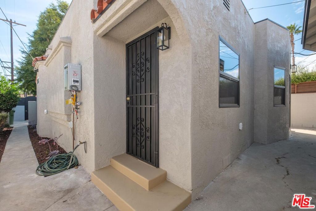 4215 S Norton Avenue