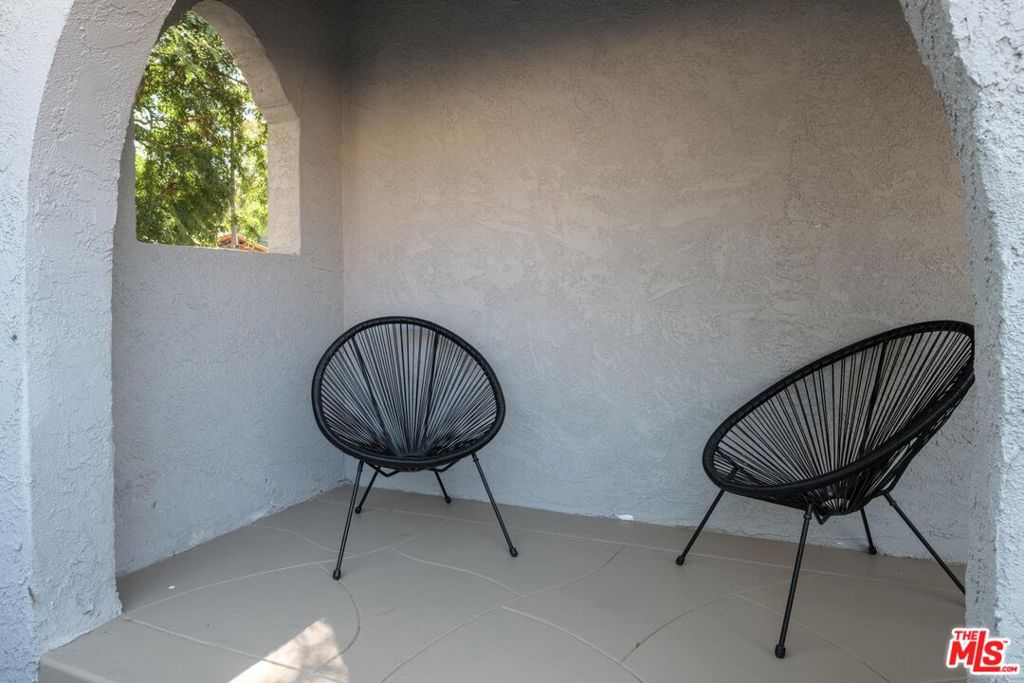 4215 S Norton Avenue