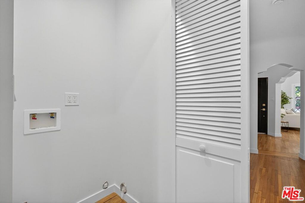 4215 S Norton Avenue