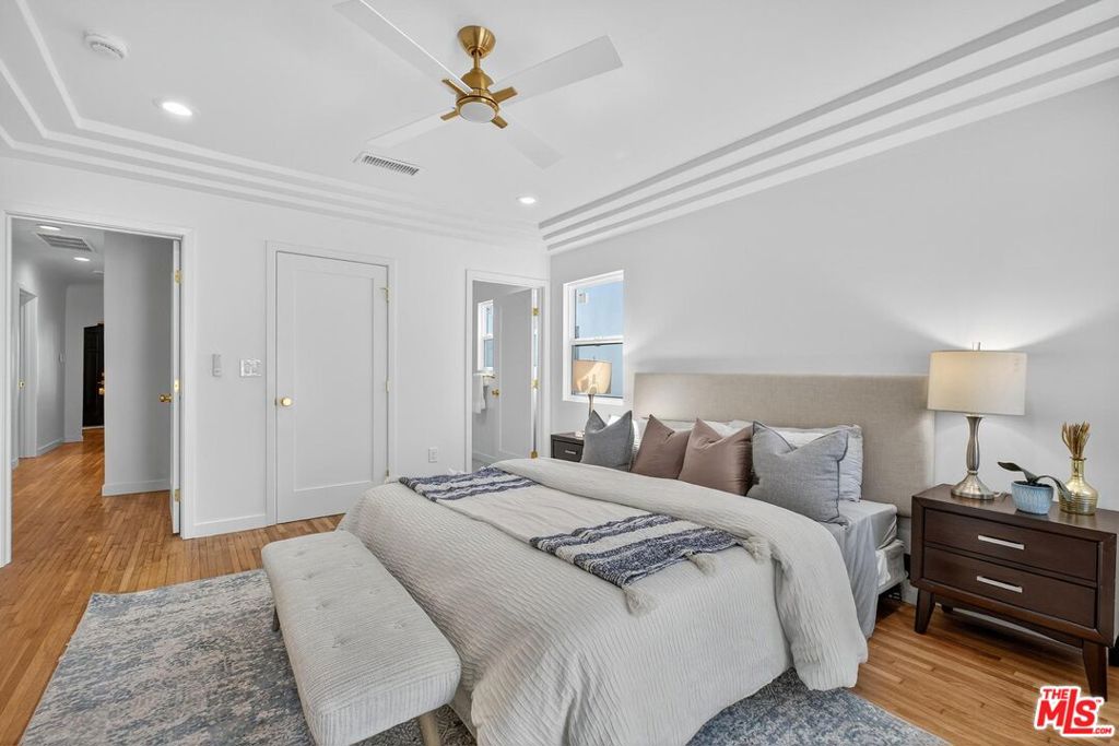 4215 S Norton Avenue