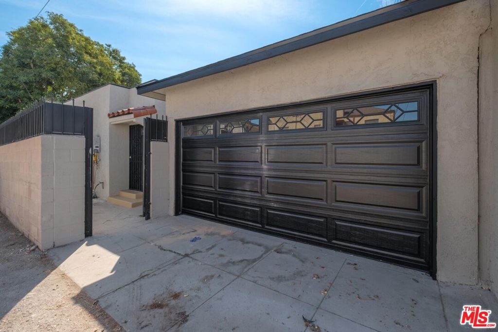 4215 S Norton Avenue