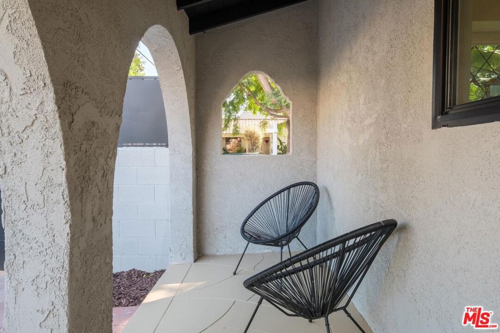 4215 S Norton Avenue