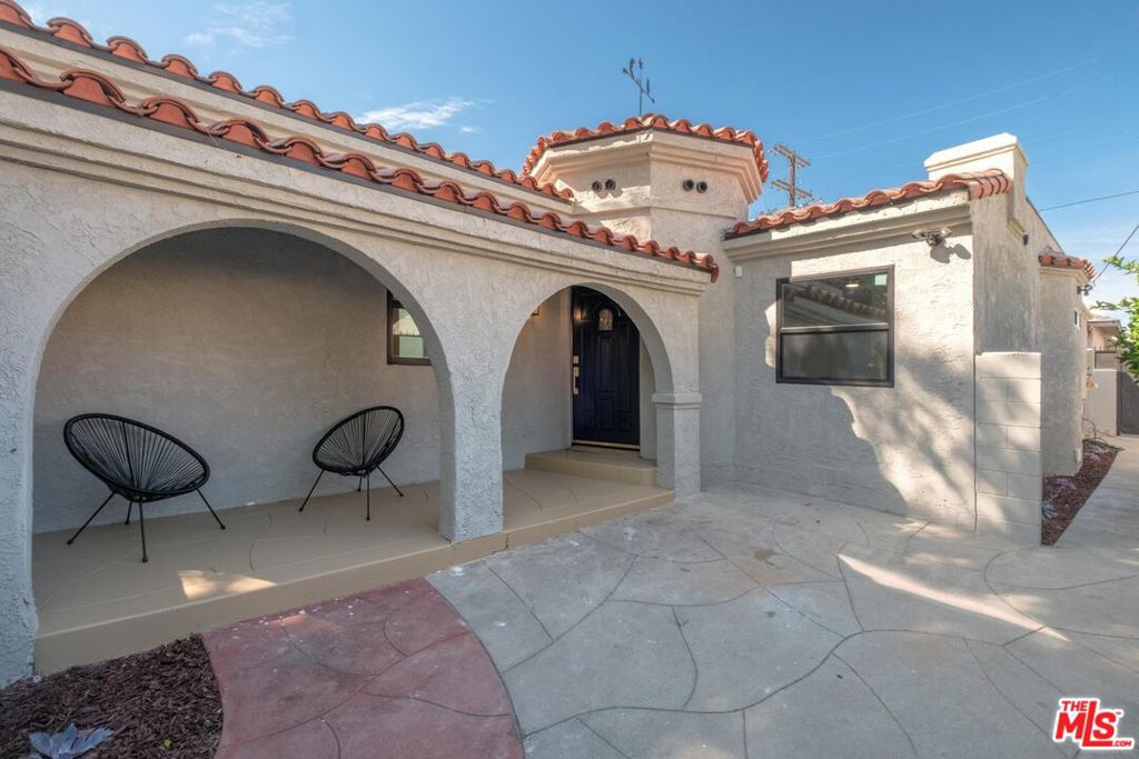 4215 S Norton Avenue