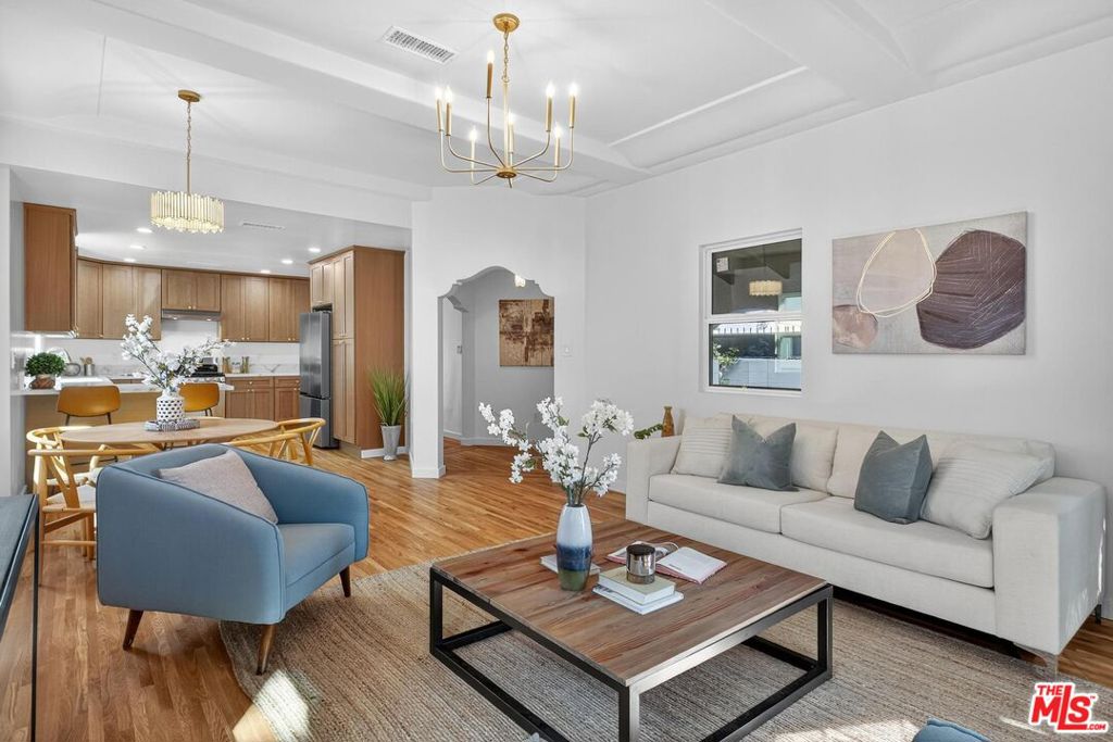 4215 S Norton Avenue