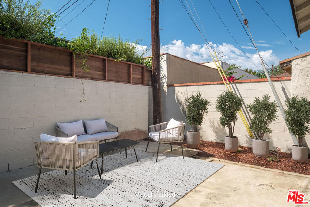 4215 S Norton Avenue