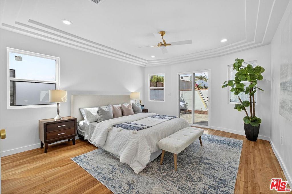 4215 S Norton Avenue