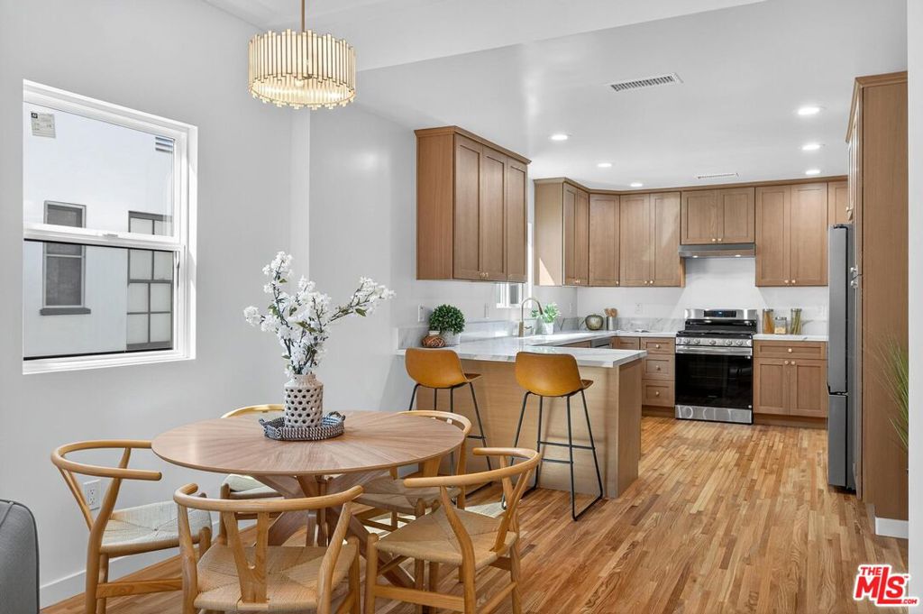 4215 S Norton Avenue