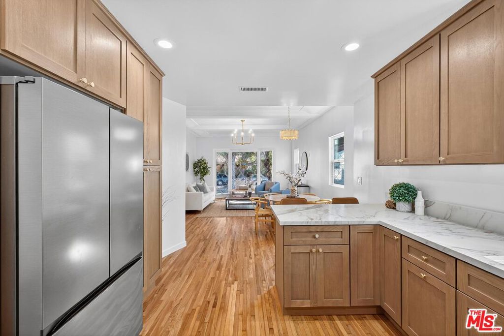 4215 S Norton Avenue