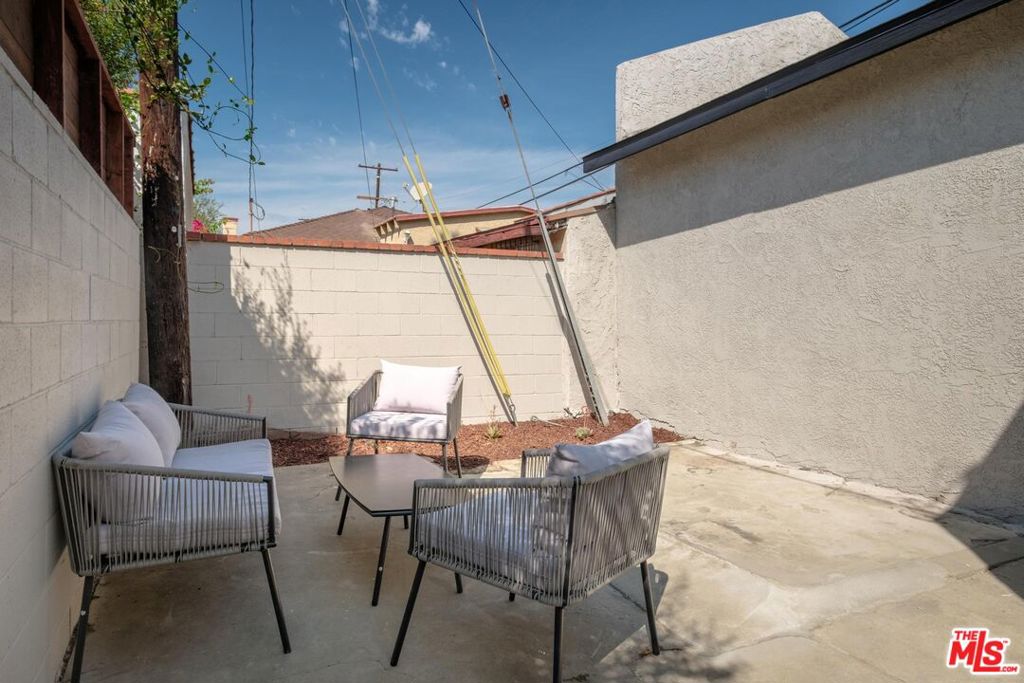 4215 S Norton Avenue