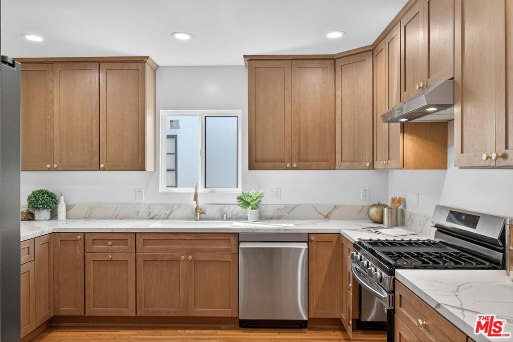 4215 S Norton Avenue