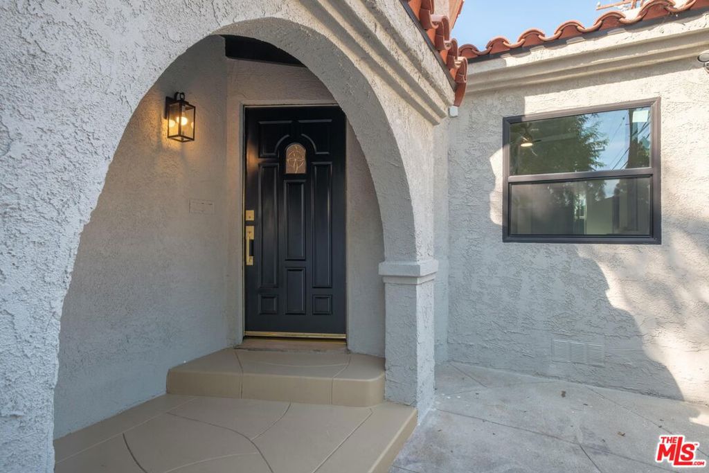 4215 S Norton Avenue