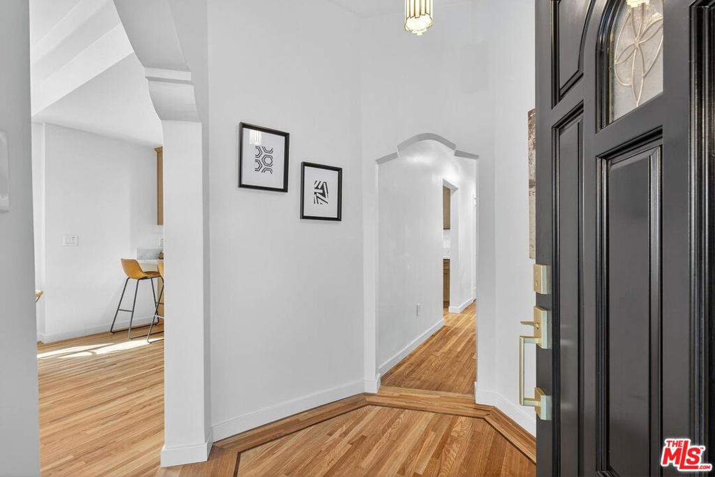 4215 S Norton Avenue