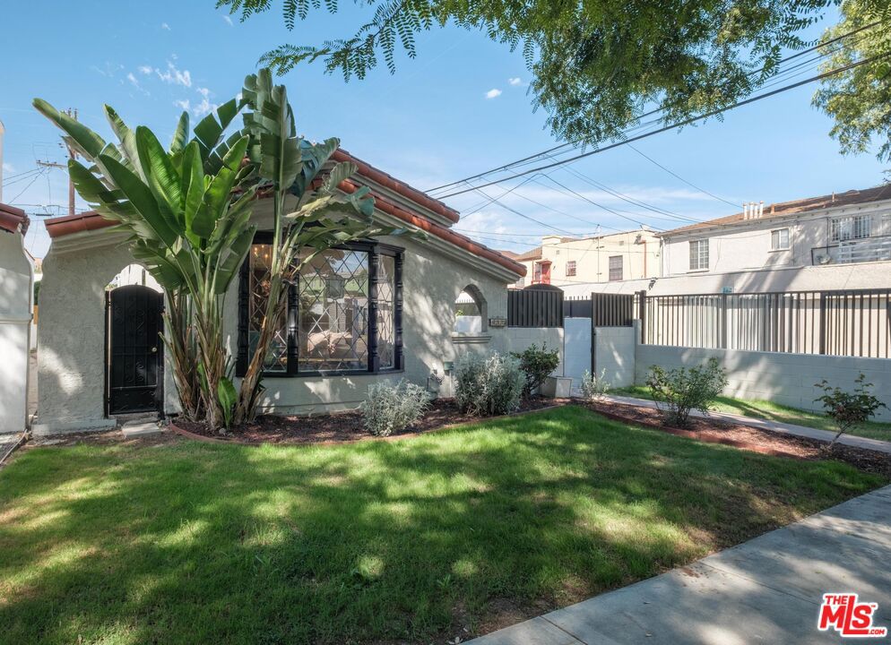 4215 S Norton Avenue