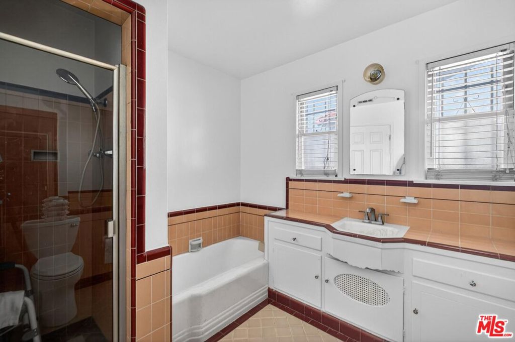 3692 Buckingham Road