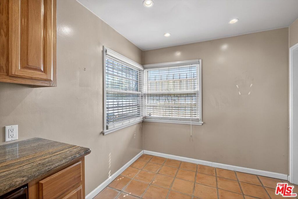 3692 Buckingham Road