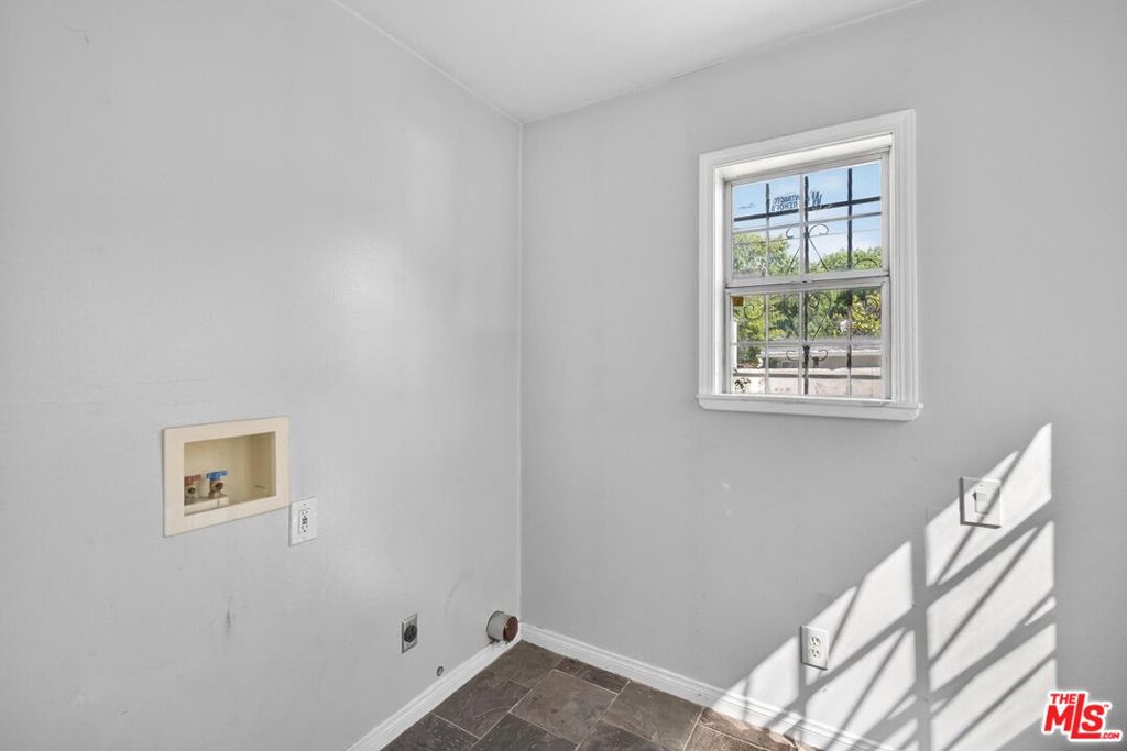 3692 Buckingham Road