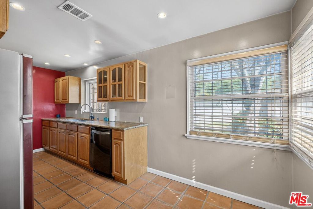 3692 Buckingham Road