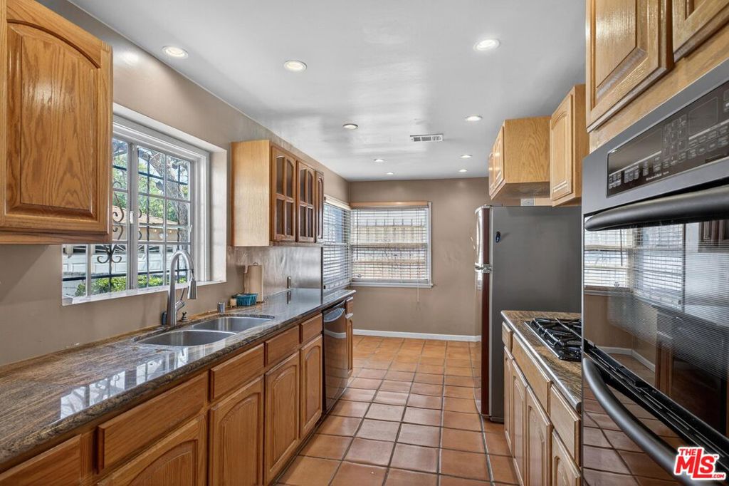 3692 Buckingham Road