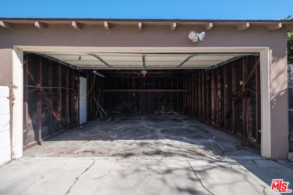 3692 Buckingham Road