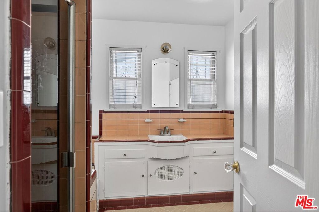 3692 Buckingham Road