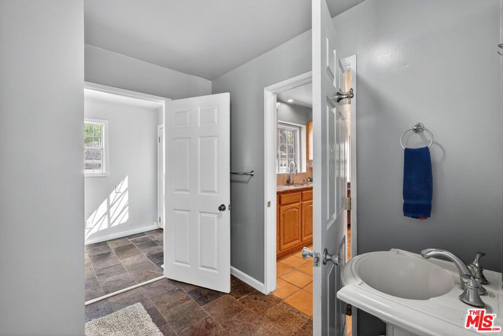 3692 Buckingham Road