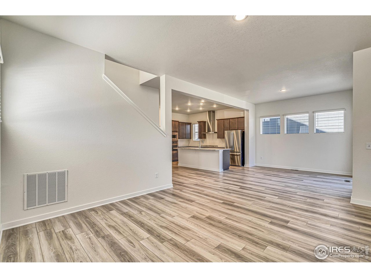 6370 Elk Pass Ln