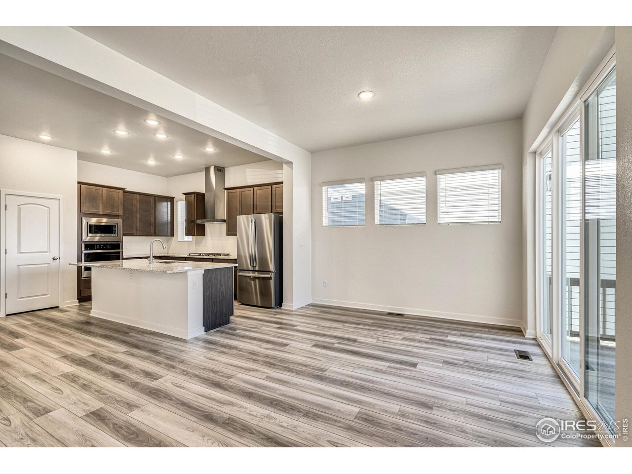 6370 Elk Pass Ln