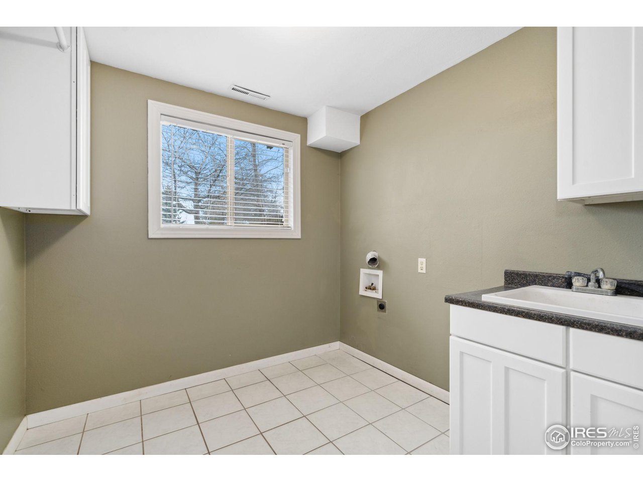 2009 Meadowaire Dr