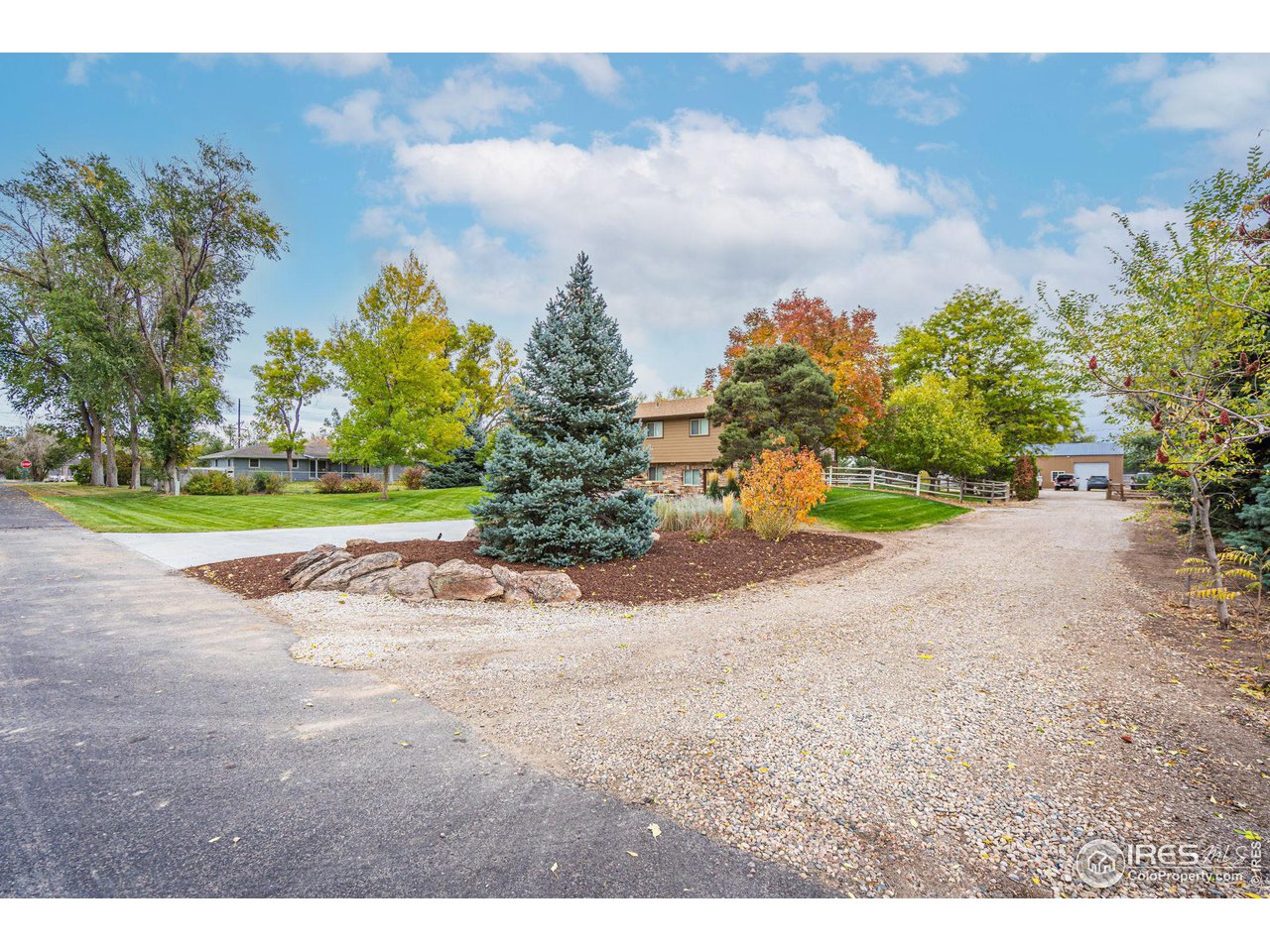2009 Meadowaire Dr